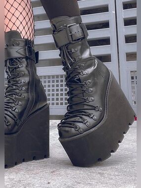 Current Mood | Traitor Black Platform Lace-Up Wedge Combat Boots | NIB | 9
